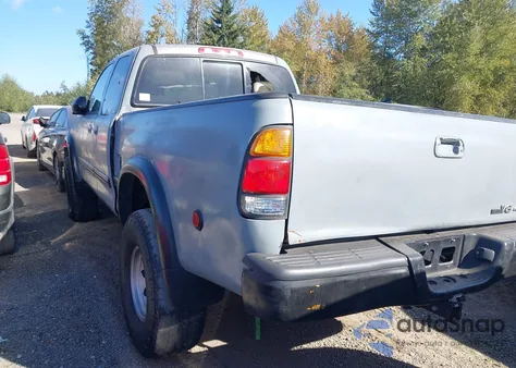 2001 Toyota Tundra Ltd V8 from USA, damaged, VIN 5TBBT48111S151084
